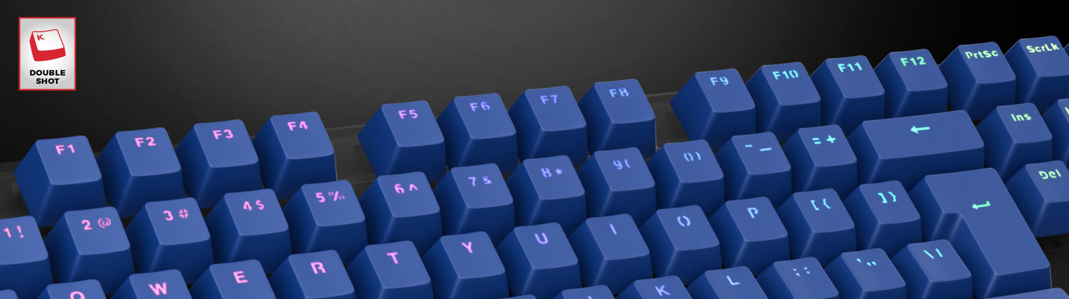 Blaue Double-Shot-Tastenkappen mit beleuchteten Buchstaben, entwickelt für eine mechanische Tastatur. Stilvoll und langlebig für Gamer