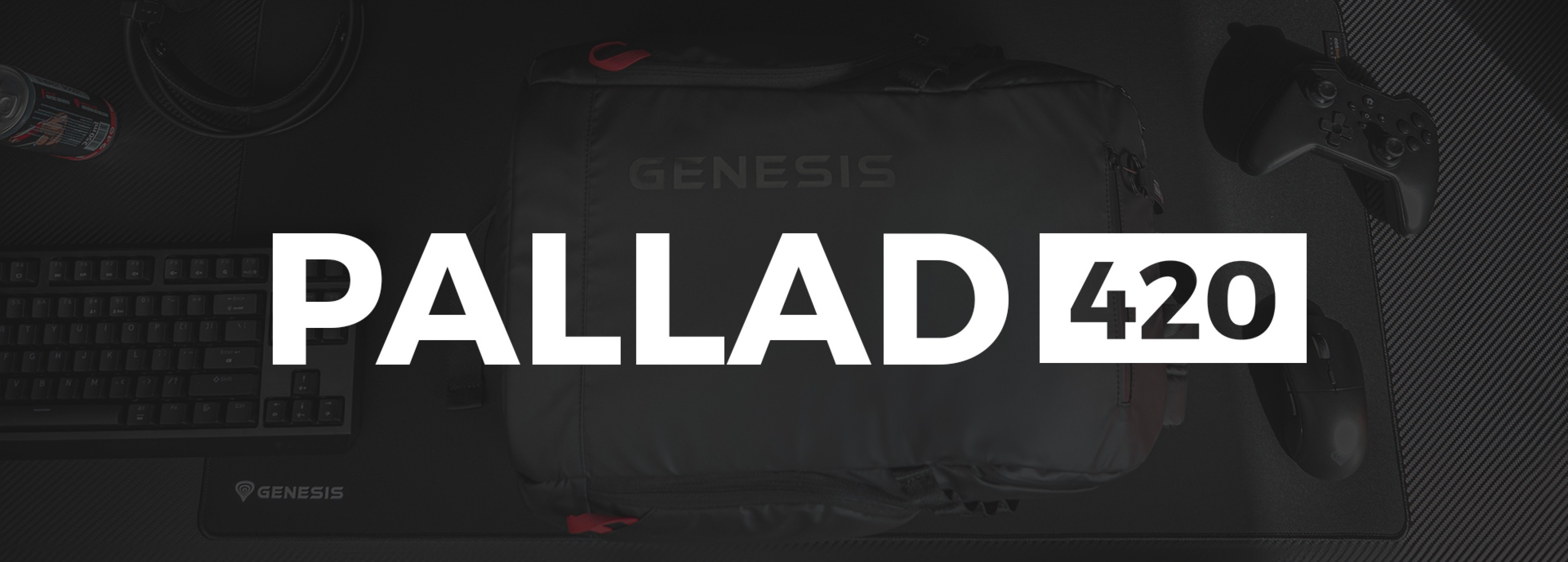Schwarzer Genesis Pallad 420 Laptop-Rucksack für 15,6"-Laptops mit einem Fassungsvermögen von 18 L, der auf einem Gaming-Schreibtisch platziert wird