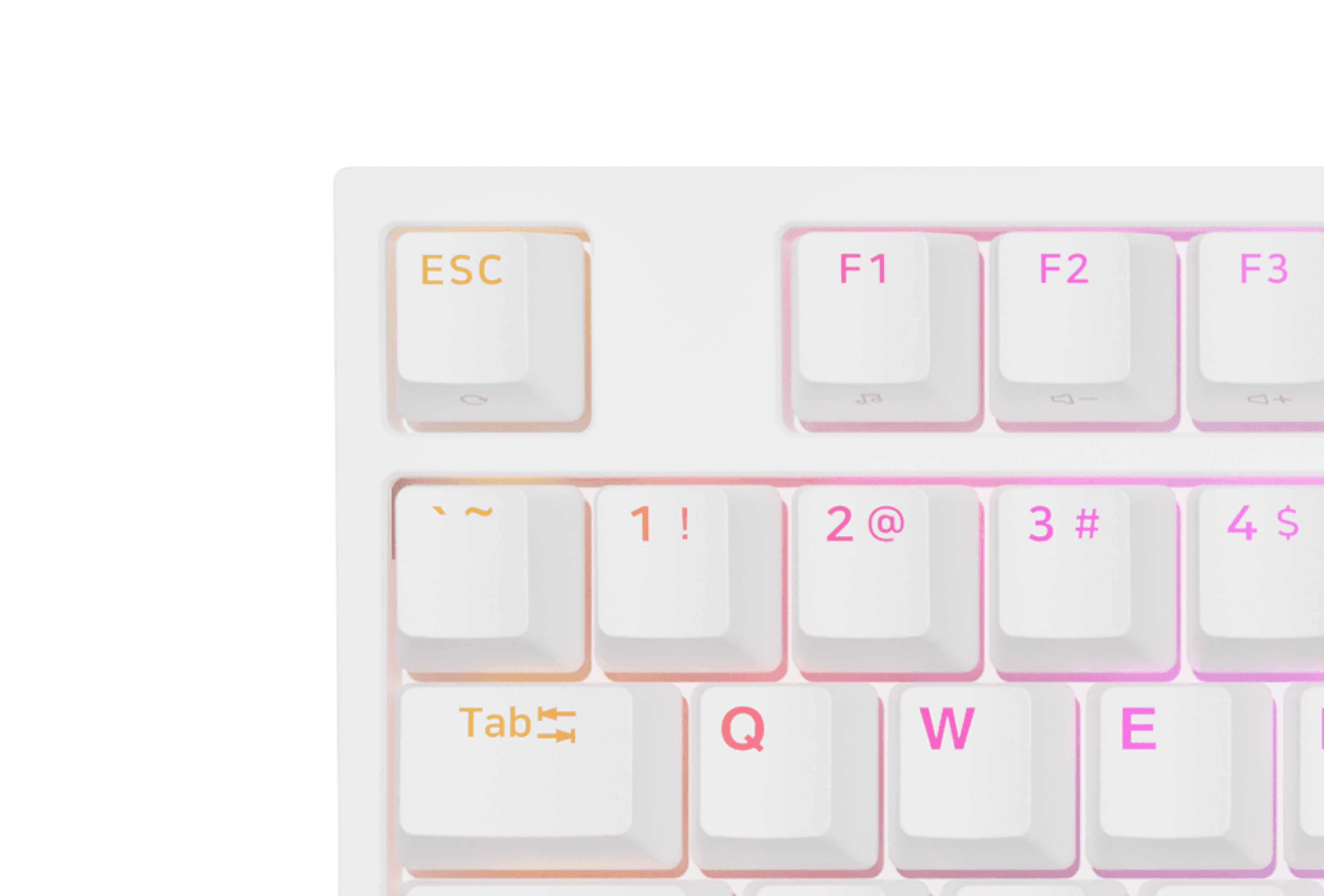 Nahaufnahme einer weißen Gaming-Tastatur mit RGB-Hintergrundbeleuchtung und mechanischen Tasten, mit hervorgehobenen ESC- und Tab-Tasten