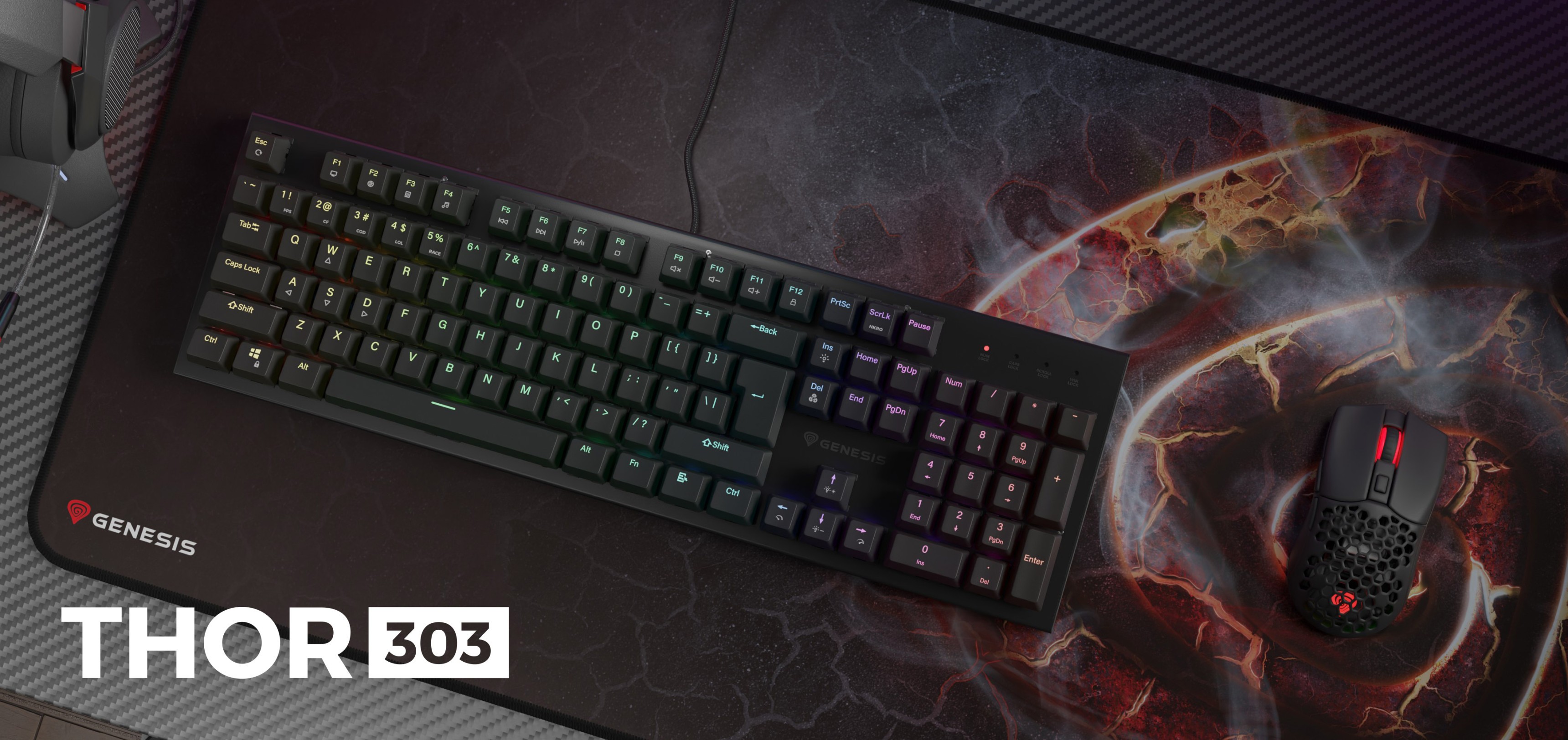 Schwarze Genesis Thor 303 Gaming-Tastatur mit RGB-Hintergrundbeleuchtung und roten mechanischen Schaltern, platziert auf einem stylischen Mousepad