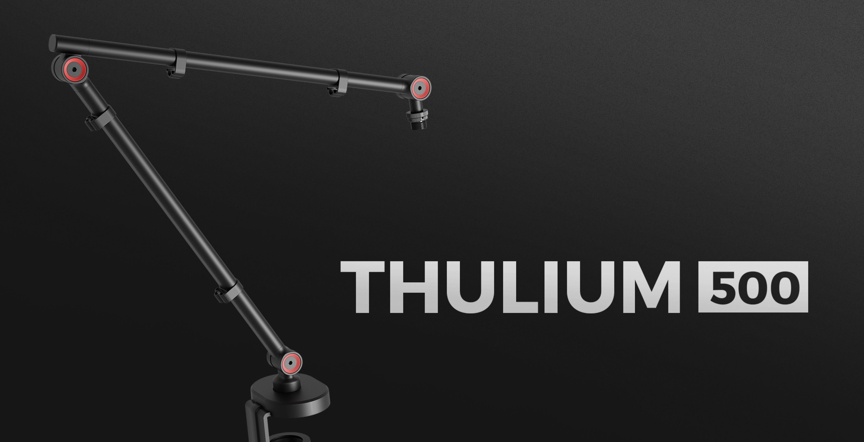 Verstellbarer Mikrofonarm mit Kopfhöreraufhängung, beschriftet mit "THULIUM 500", in schlankem schwarzem Design