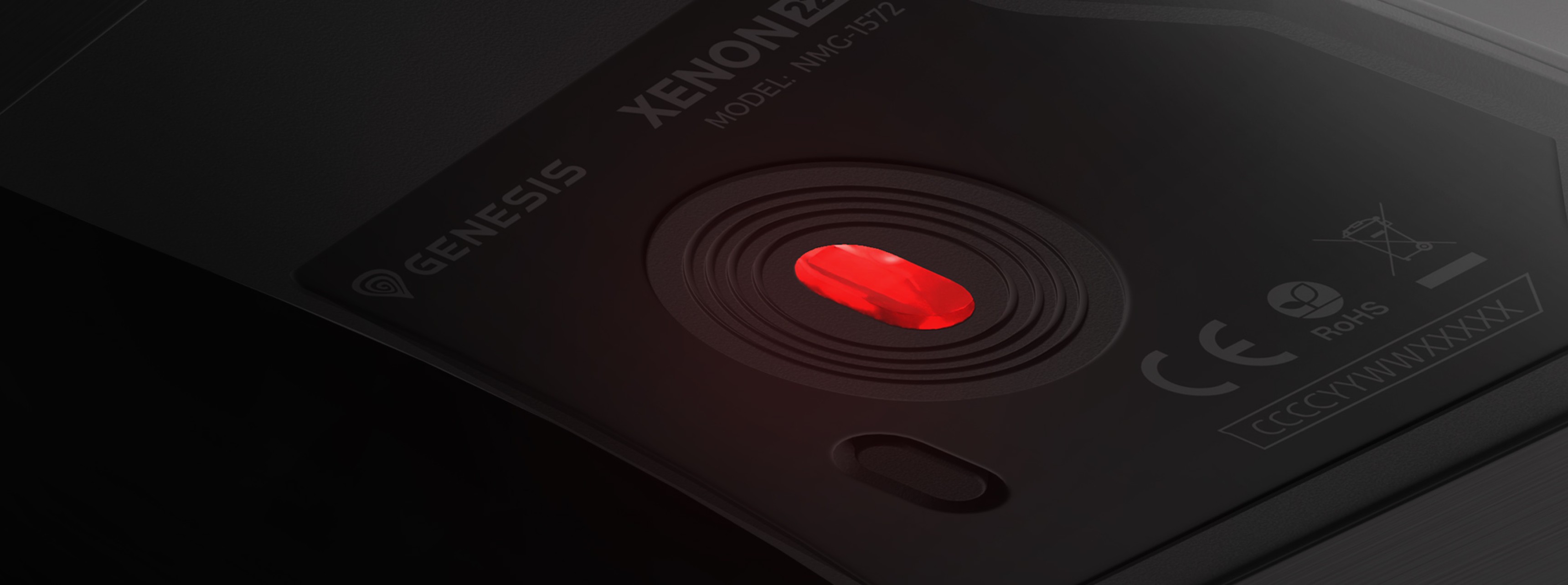 Nahaufnahme der Genesis Xenon 220 G2 Gaming-Maus mit rotem Sensorlicht und glatter Oberfläche für verbesserte Leistung
